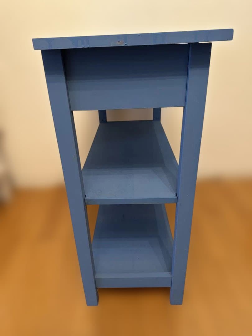 青色の3段シェルフ 引き出し付き