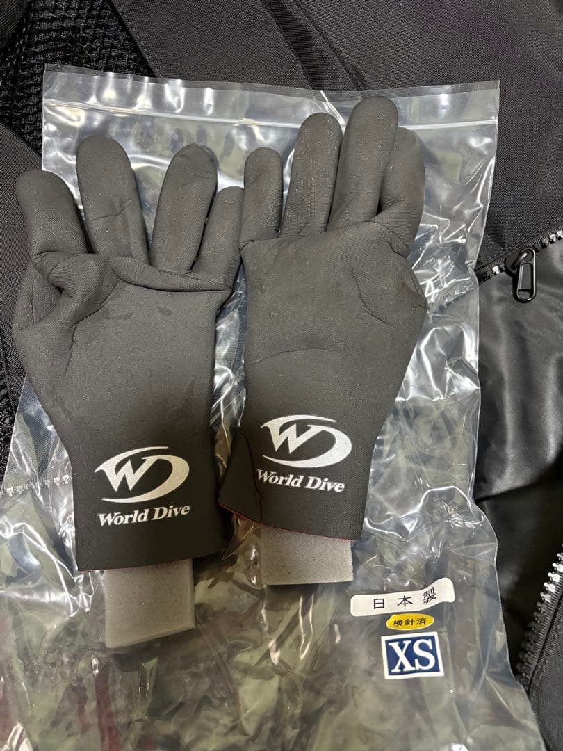 WORLD DIVE フルスーツ ブラック/ホワイトXS ドライスーツケース付き