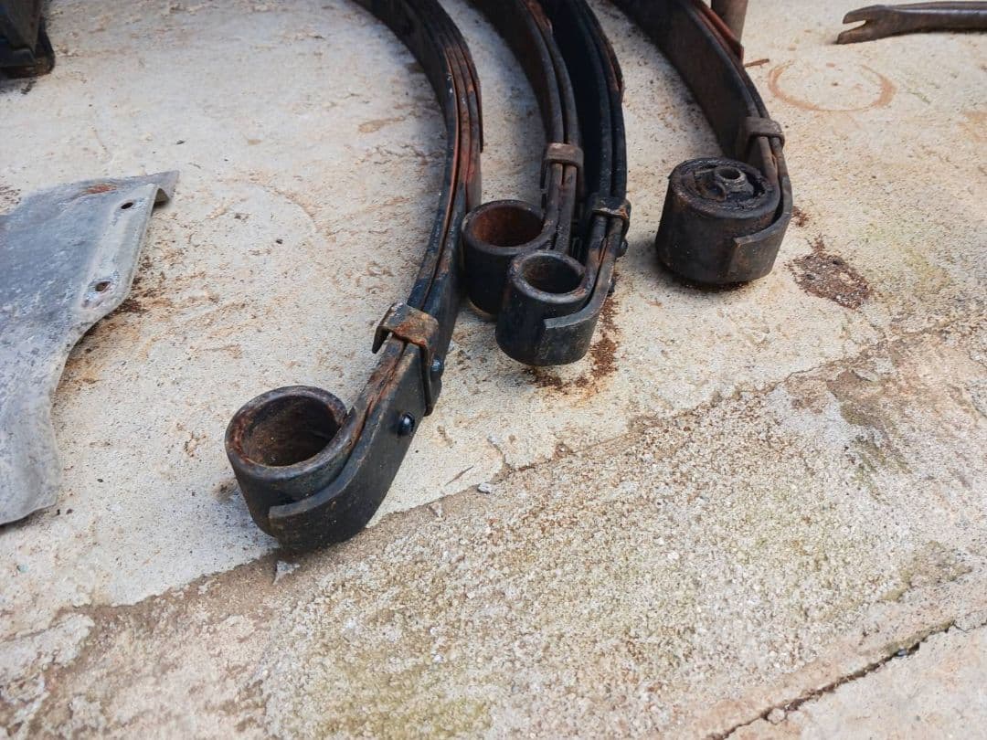 ジムニー　ja11　社外リーフスプリング