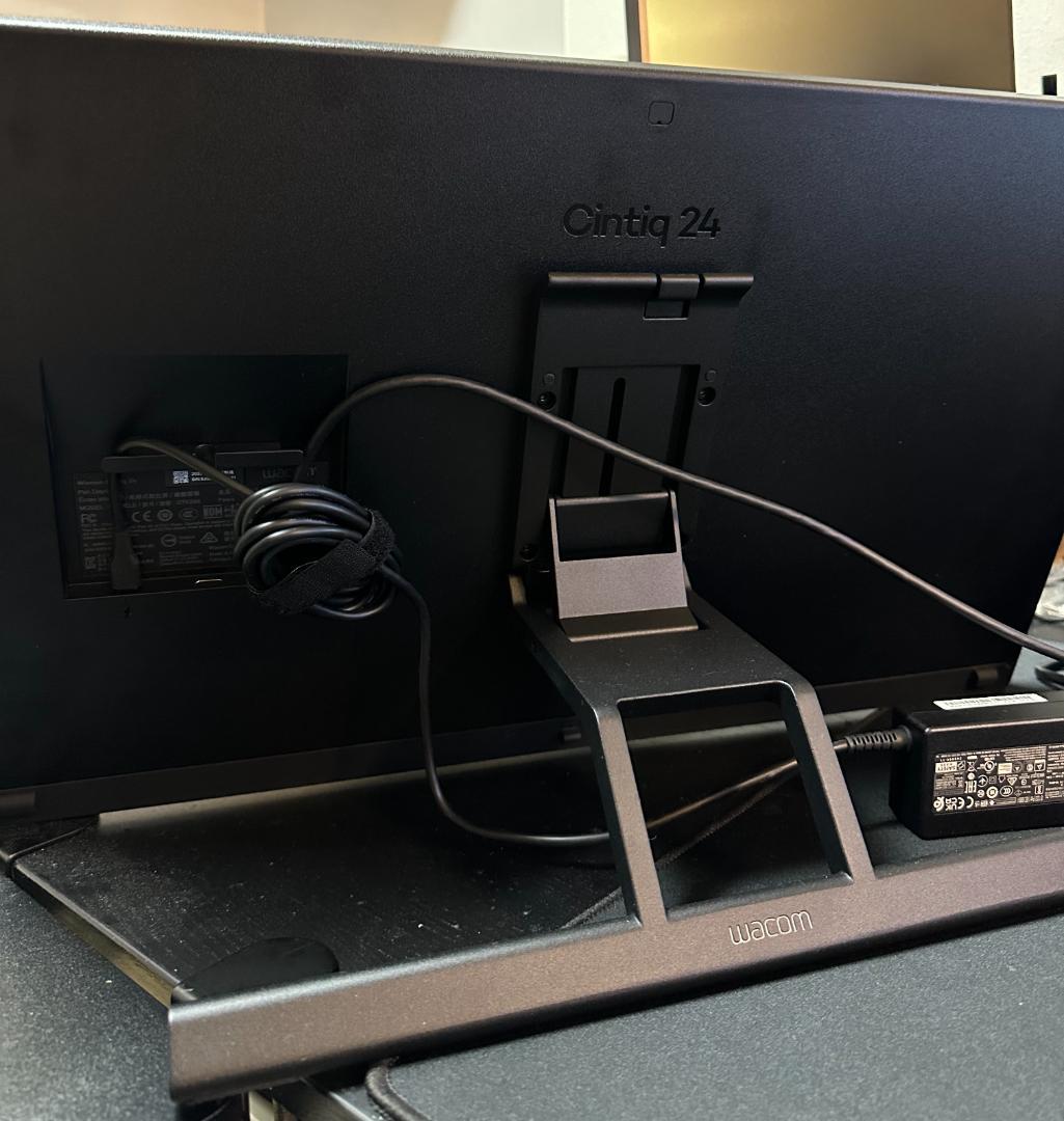 Wacom Cintiq 24 (DTK246) 液晶ペンタブレット本体
