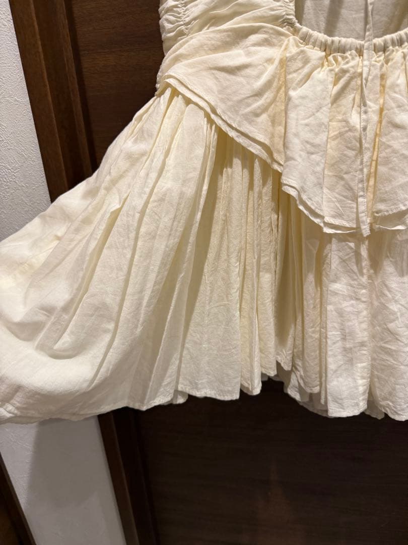 クリンクルクリンクルクリンクル　アイボリー フリル付きキャミソール