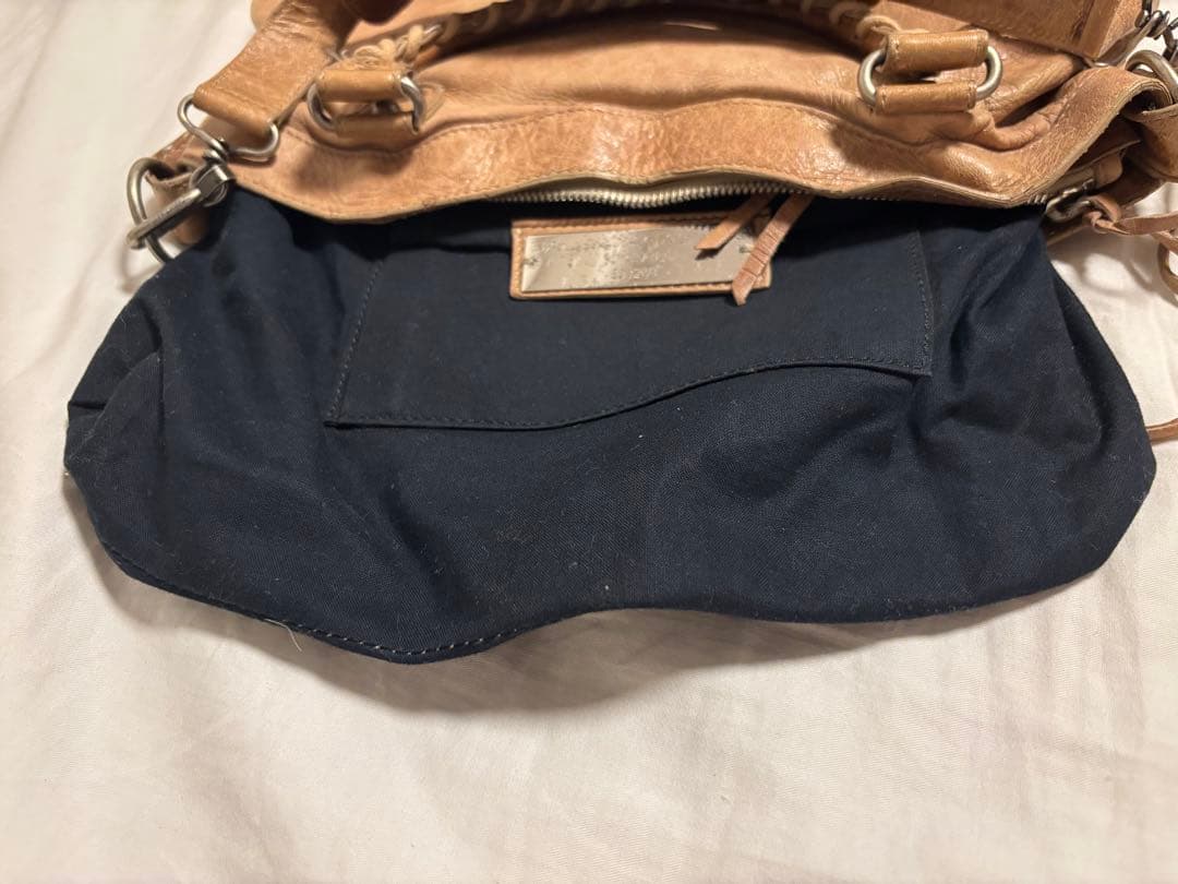 BALENCIAGA FIRST ザ ファースト ベージュ　バレンシアガ