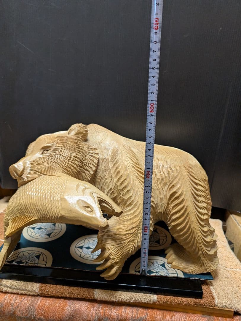 木彫りアンティック木製クマと魚の彫刻 約30cm白色珍しい白貴重品