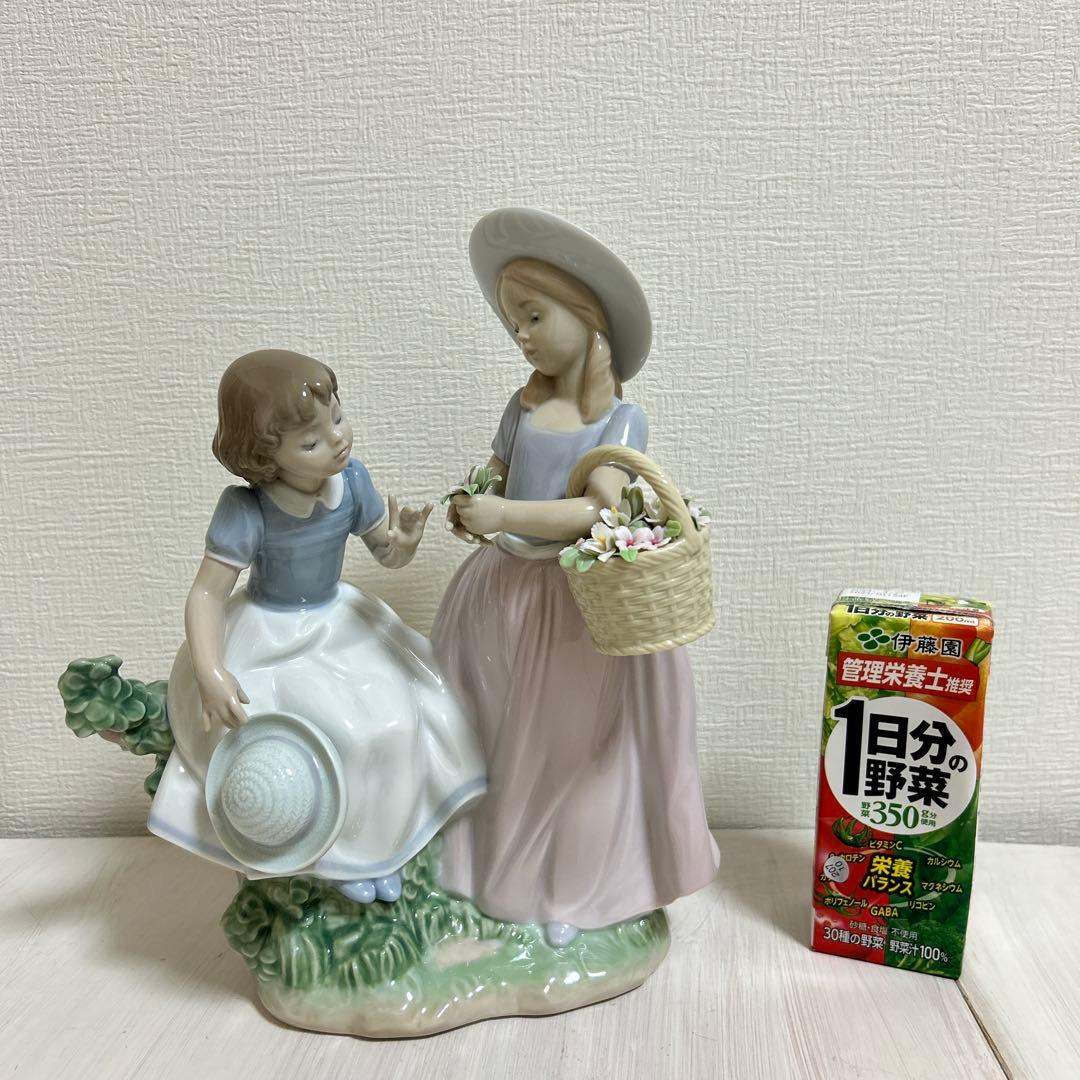リヤドロLLADRO 「仲良しの二人」　　　　全体的に綺麗！ ガラスケース付き！