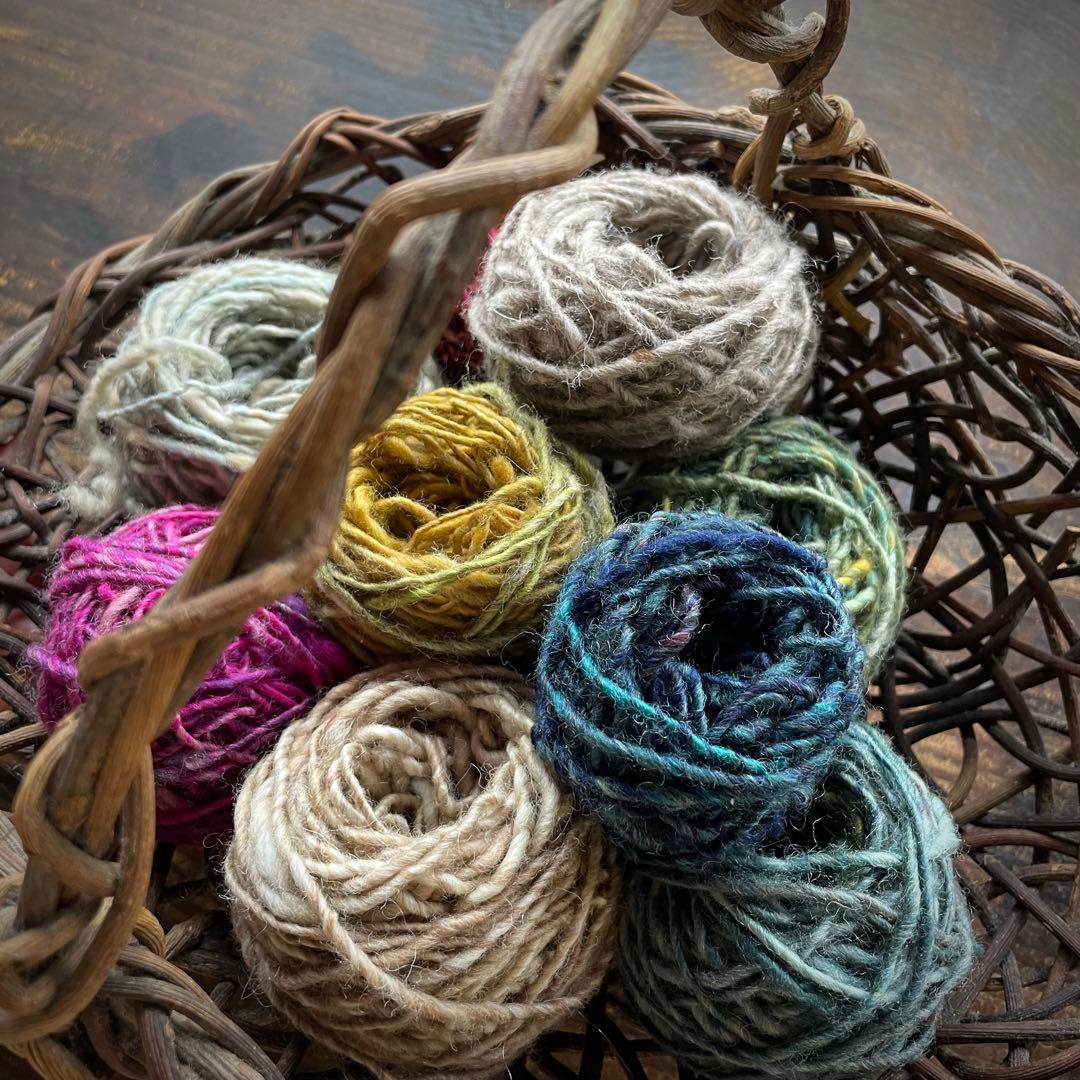 【一点もの】『手紡ぎ糸のお花. c'』手刺繍ファブリックパネル