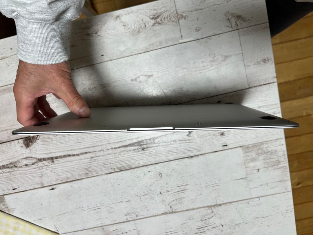 バッテリー交換済 MacBook Air 13, i5, 8GB, 256GB