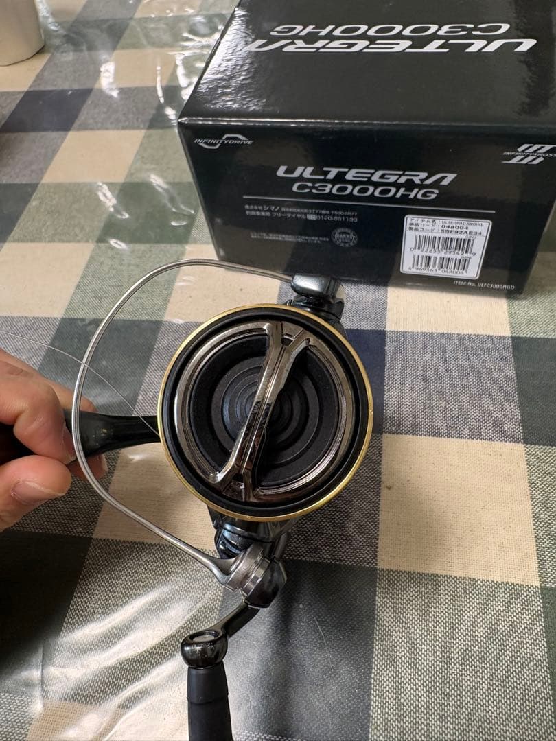 25 ULTEGRA C3000HG スピニングリール 箱付き