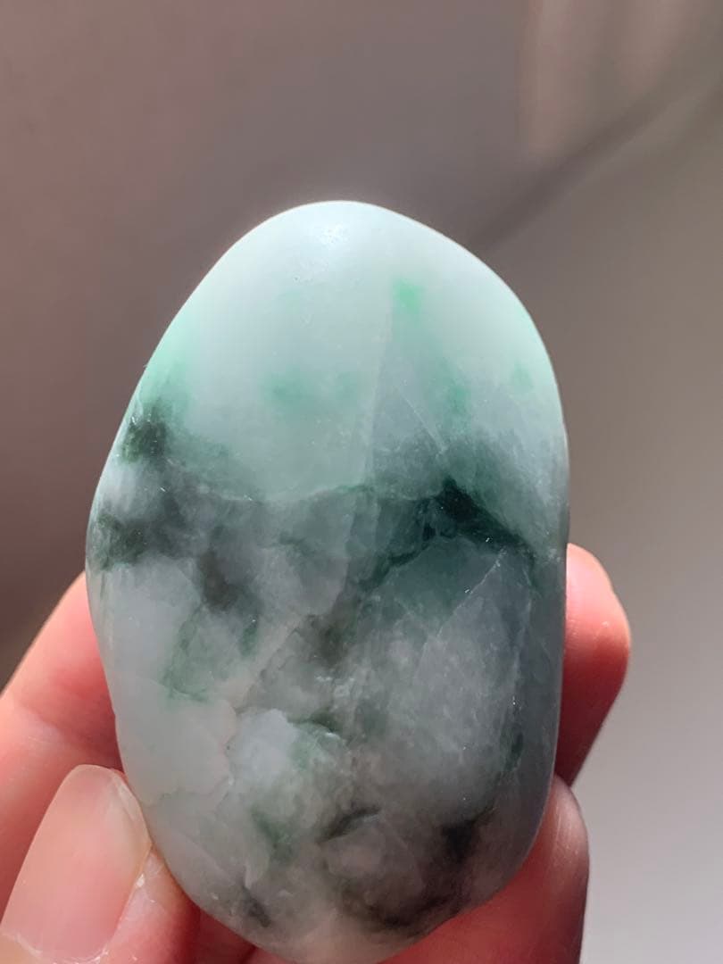 糸魚川ひすい極上海石　67g 翡翠　鉱物標本　コン沢　水石　根付　糸魚川翡翠