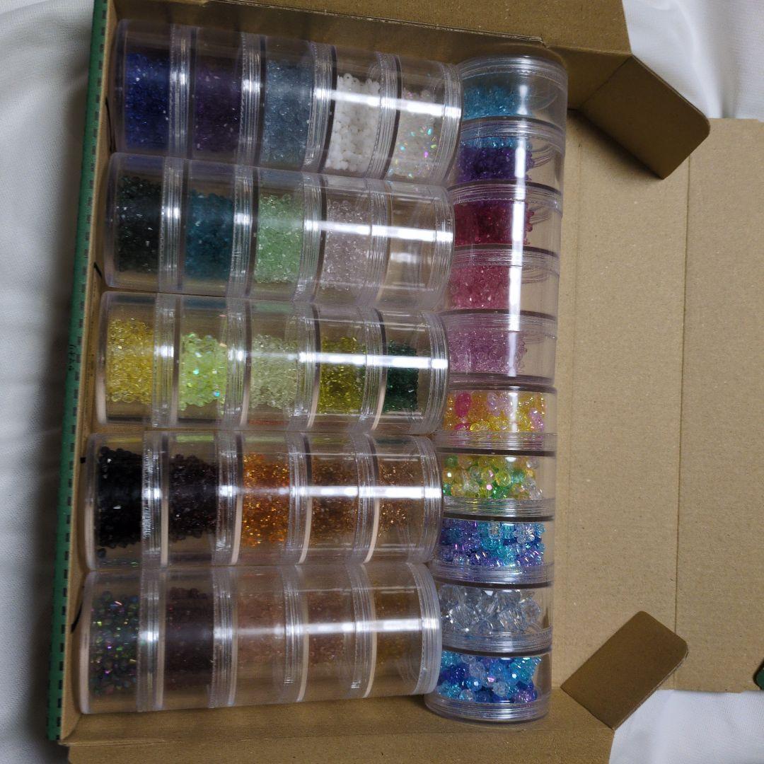 本　はじめてのビーズアクセサリー　 1・2・3・4 定価　各1200えん