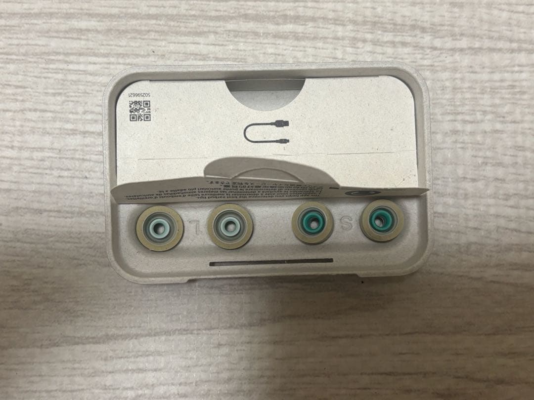 SONY WF-1000XM4 ワイヤレスイヤホン パッケージ 充電ケース付き