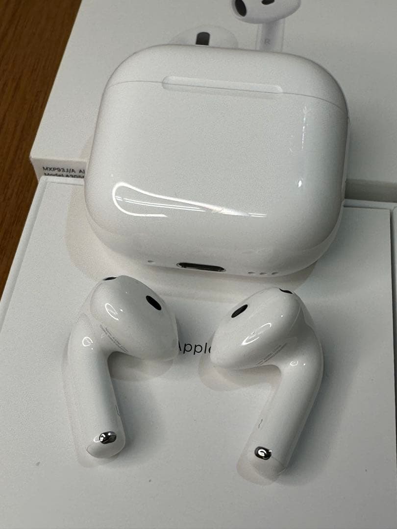 【美品】AirPods 4 ANC搭載モデル MXP93J/A 9RHDY