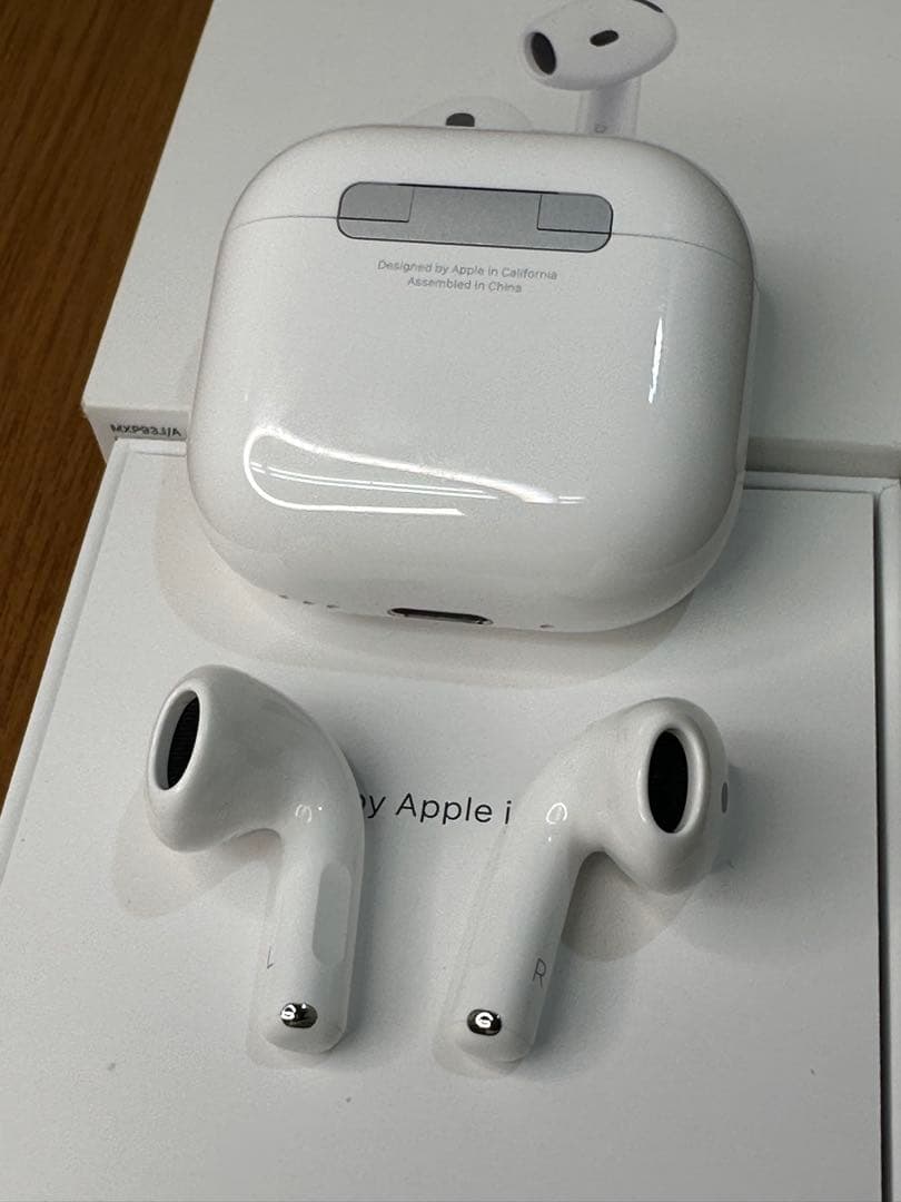 【美品】AirPods 4 ANC搭載モデル MXP93J/A 9RHDY