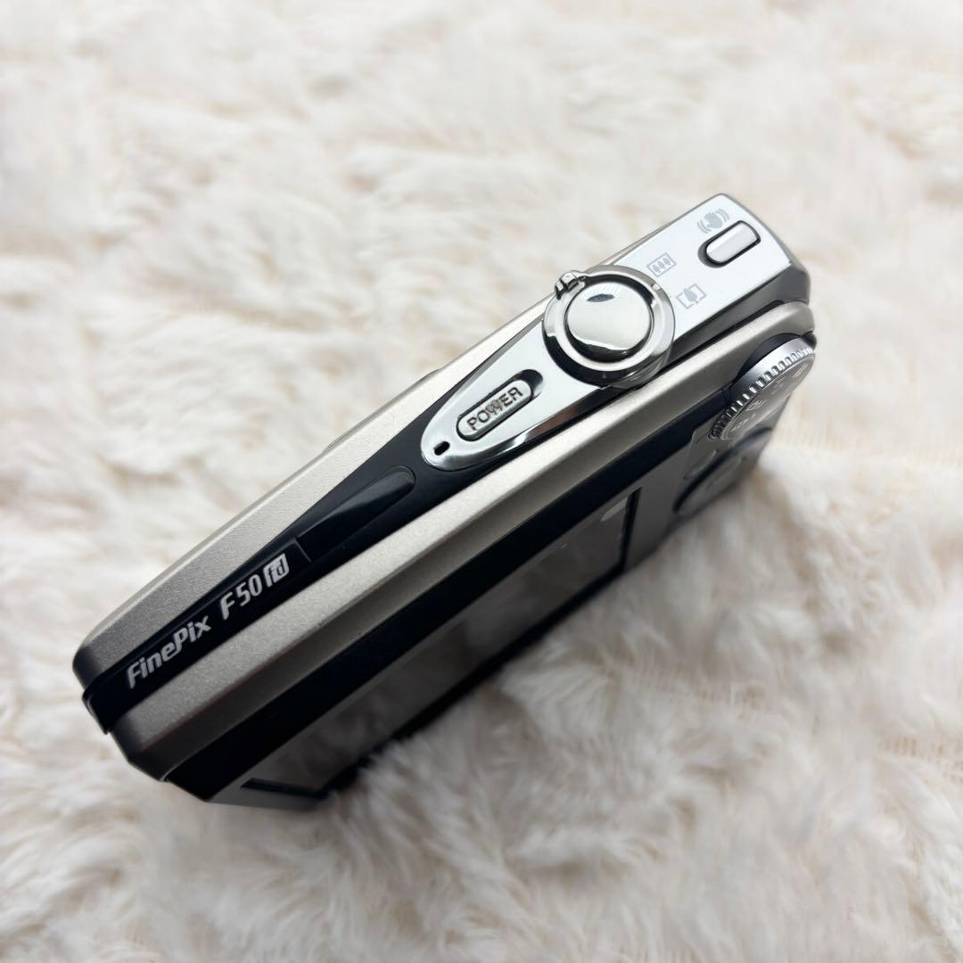 美品 FUJIFILM FinePix F50fd シルバー 動作確認済み
