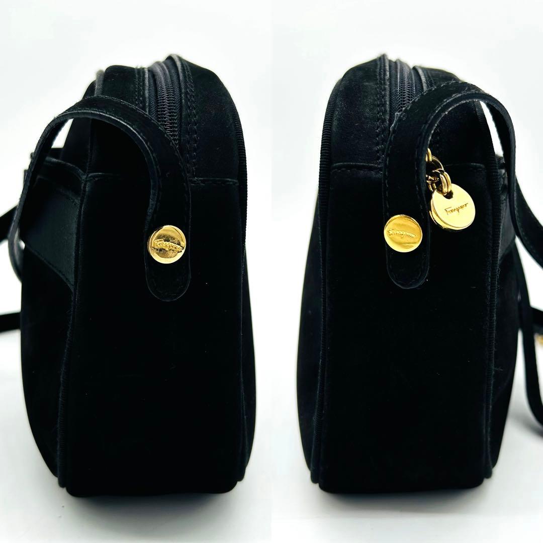 【美品】サルヴァトーレフェラガモ ヴァラリボン ショルダーバッグ スエード 黒