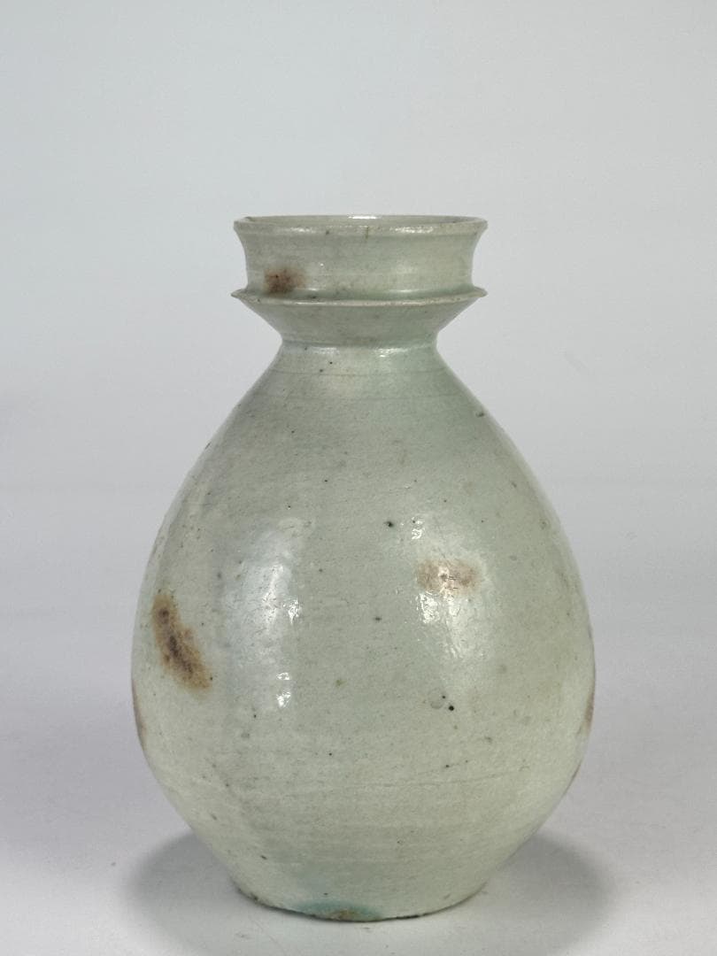 韓国美術　李朝時代　白磁　朝鮮王朝時代　後期の白磁瓶　徳利