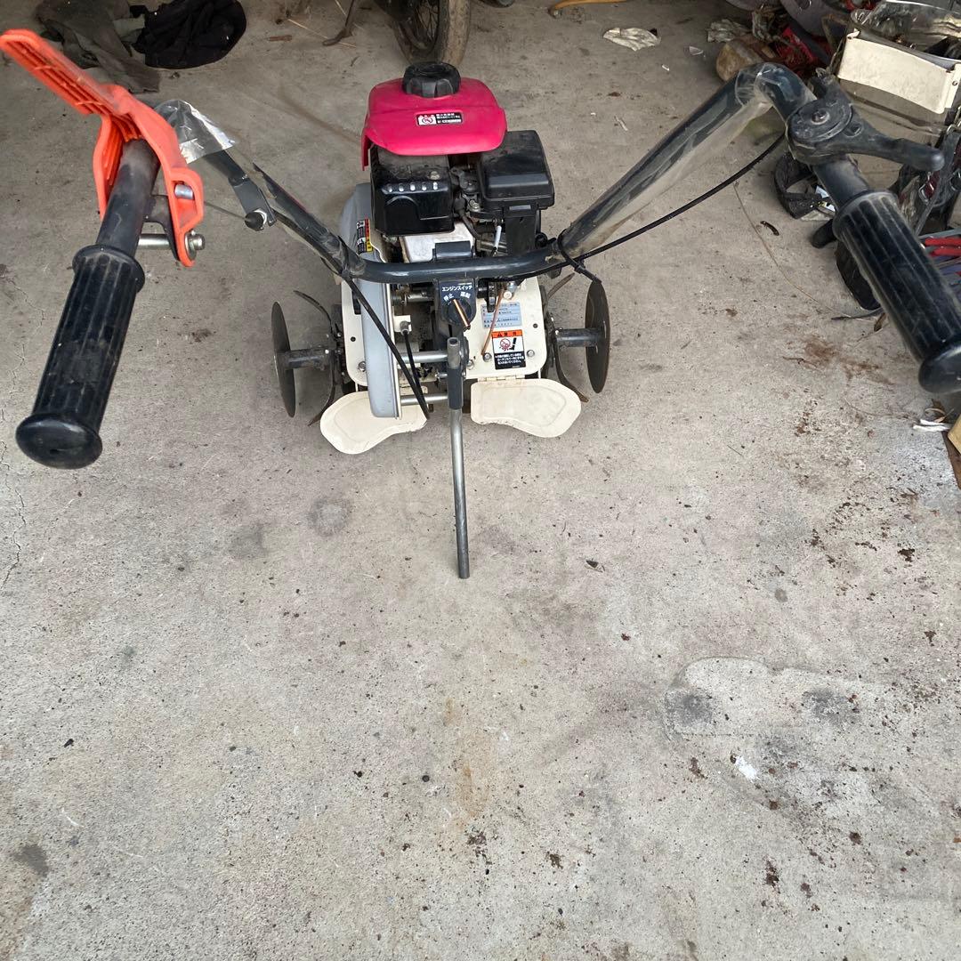 三菱 GB100P 耕運機 赤/白。機械は正常に作動している