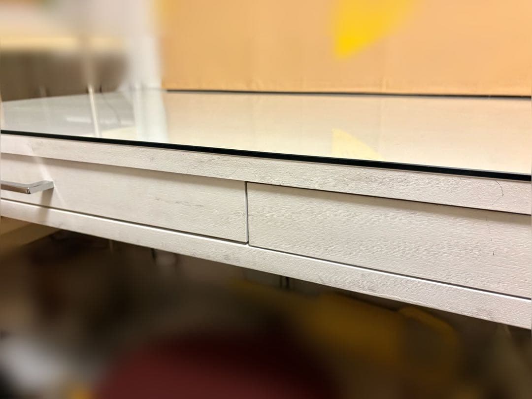 ホワイト木製デスク ガラス天板 アンティーク風　作業机