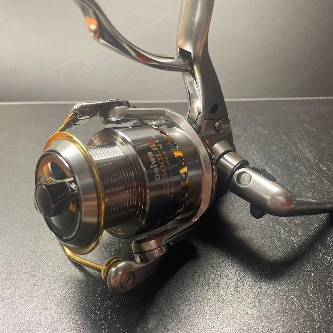 ダイワ　トーナメントISO Z2500LBD レバーブレーキ付きスピニングリール