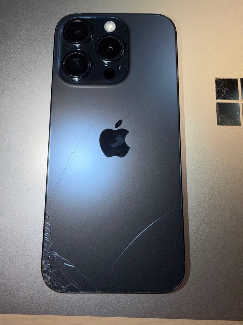 iPhone 15 Pro256GB ブルー チタニウム（傷あり）