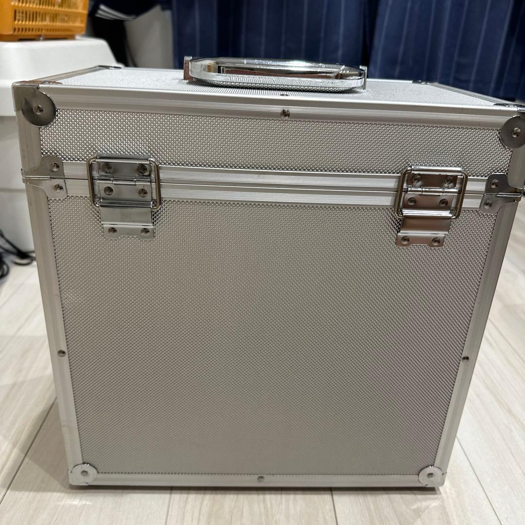 シルバーアルミニウムケース 鍵付き　レコードケース