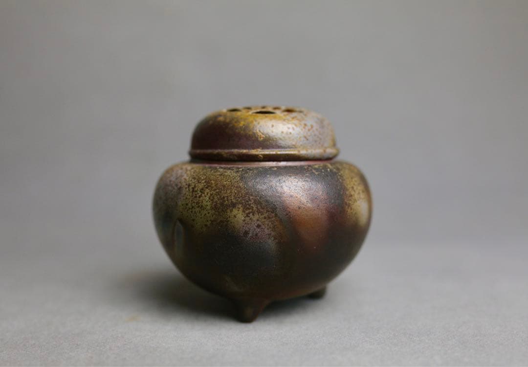 備前焼　龍峰　無形文化財　 三足 香炉　茶道具　茶器　共箱 菊　香炉