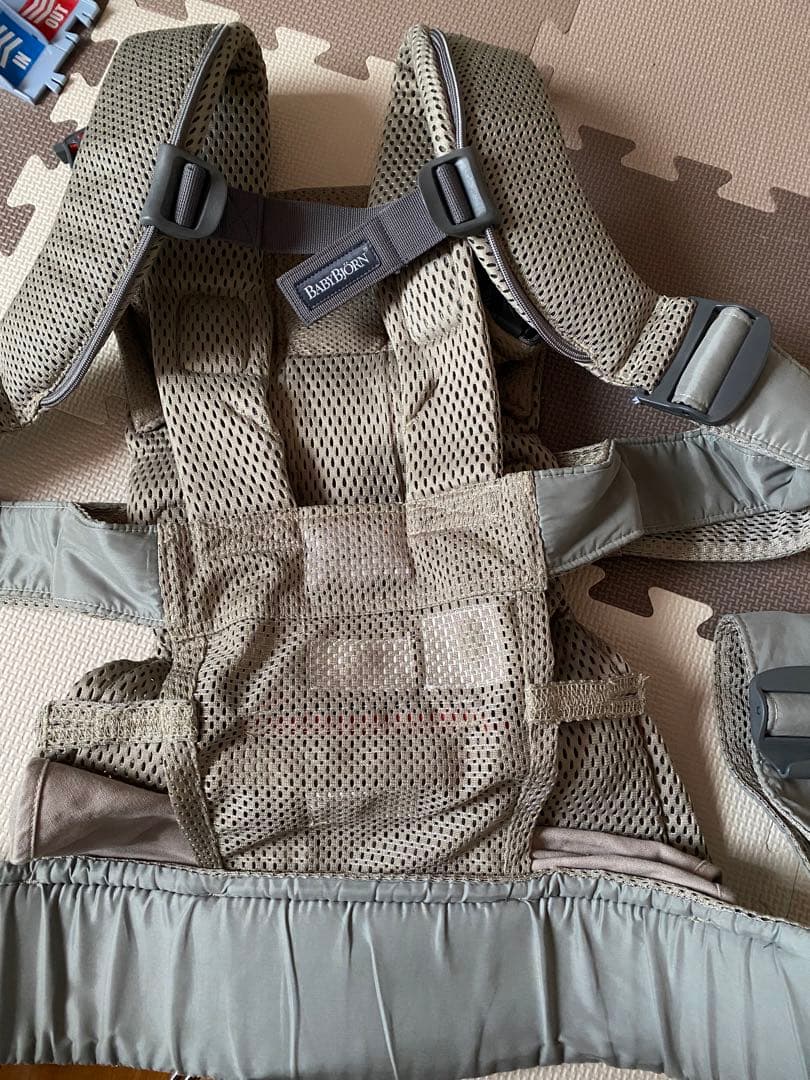 ベビービョルン　onekaiair グレーベージュ