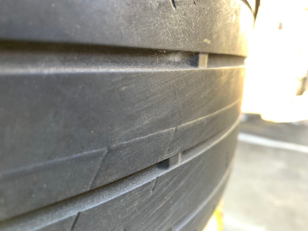 新型プリウス19インチ タイヤホイールセット