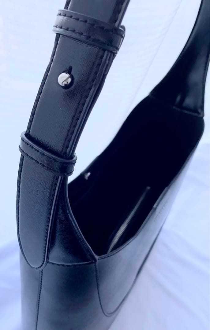 CHARLES & KEITH シグリッド ホーボーバッグ ノワールブラック黒