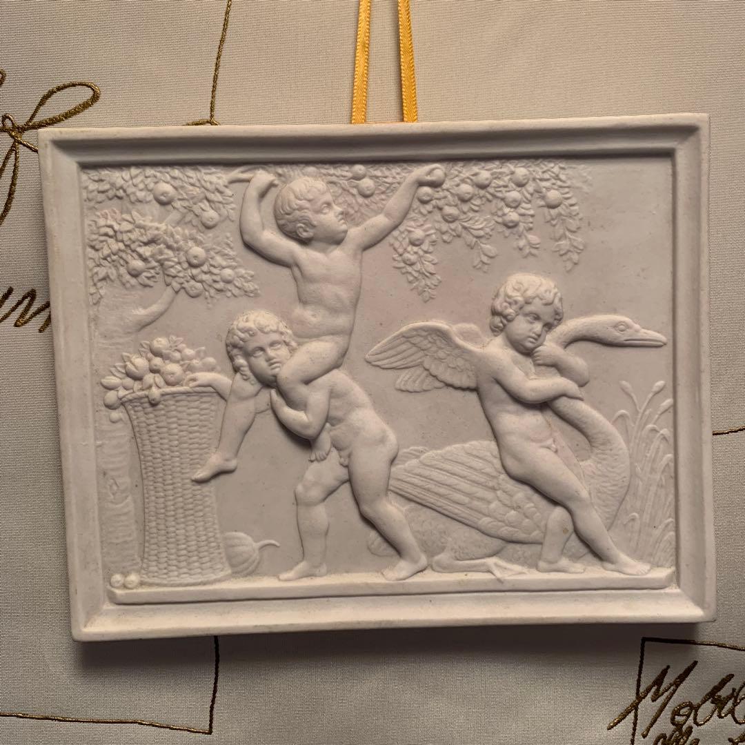ビングオーグレンダール　レアなアンティークのビスク焼きの天使の子供達の陶板！