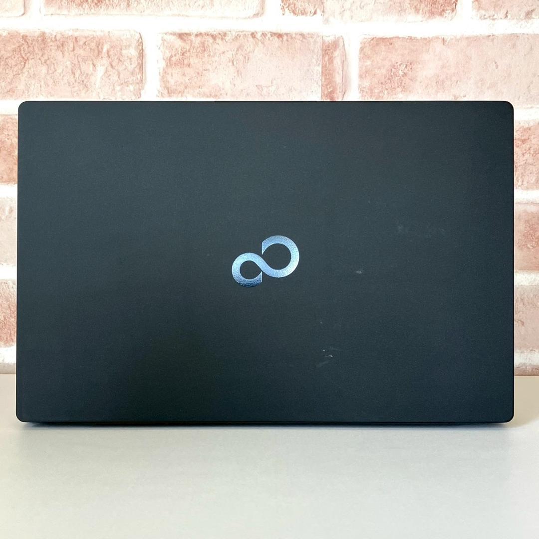 ★美品★ 2022年製 第12世代i5 超軽量934g フルHD 富士通 378