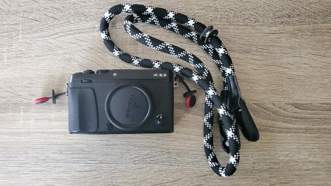 FUJIFILM XE3＋ズームレンズ＋マニュアルレンズ３本おまけ付き