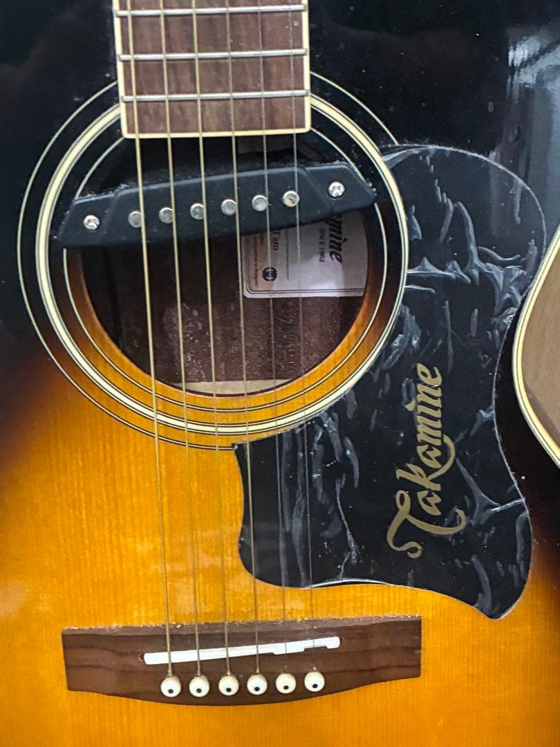 タカミネ　ピックアップ付き　サンバースト　ニューヨーカータイプ　アコギ