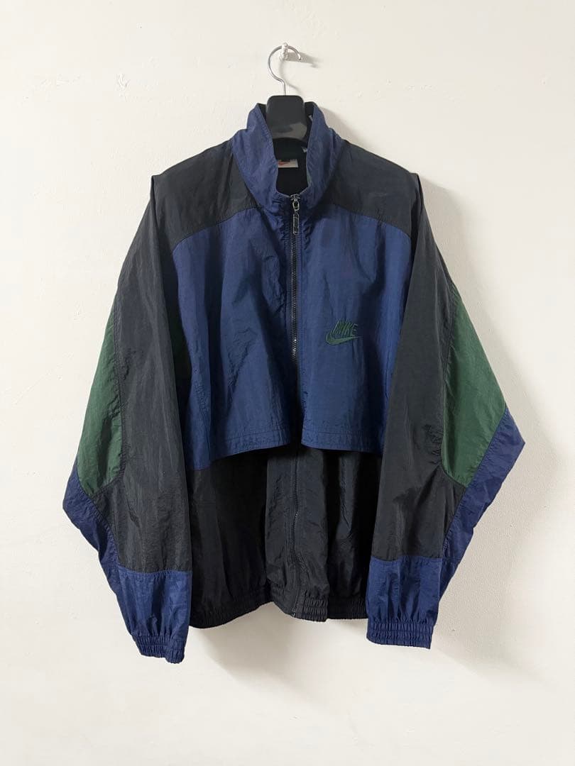 ナイキ　　NIKE ナイロン　トラックスーツ