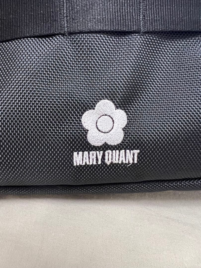 NEW ERA(R) × MARY QUANTスクエア ボディバッグ（ブラック）