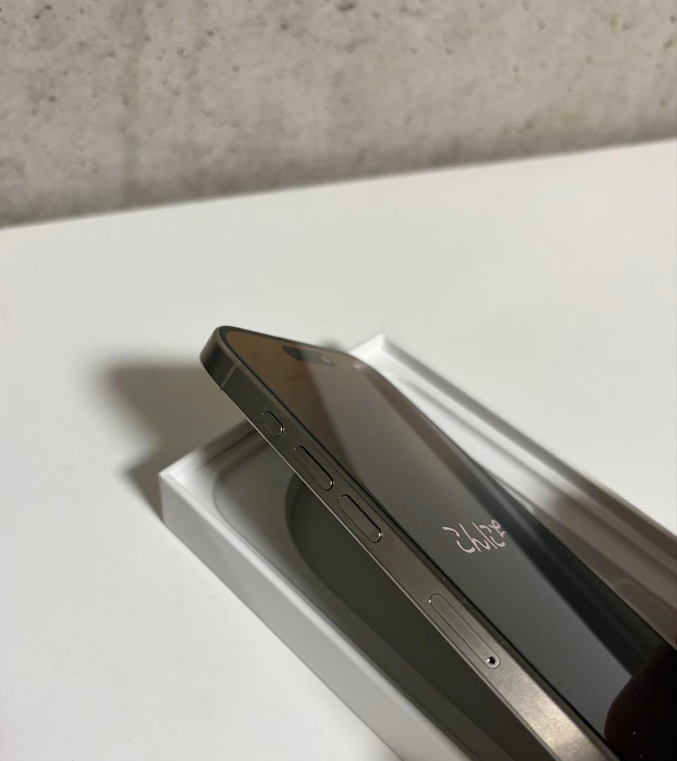 【極美品】iPhone15 Pro ナチュラルチタニウム 256GB