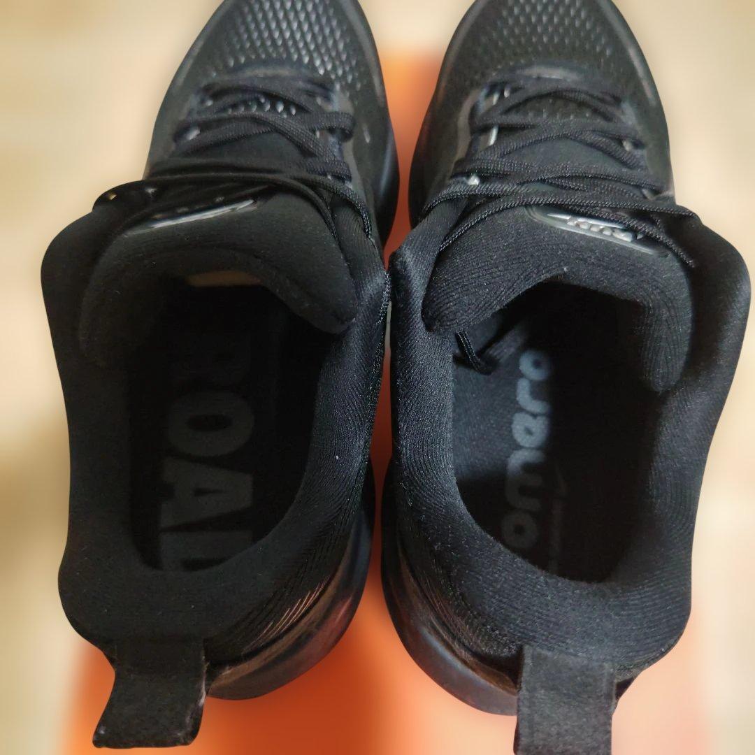 ナイキ　ボメロ18ブラック　25.5cm