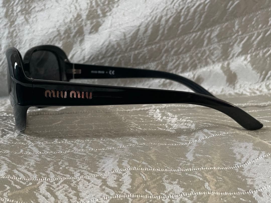 MIU MIU ミュウミュウ サングラス ブラック