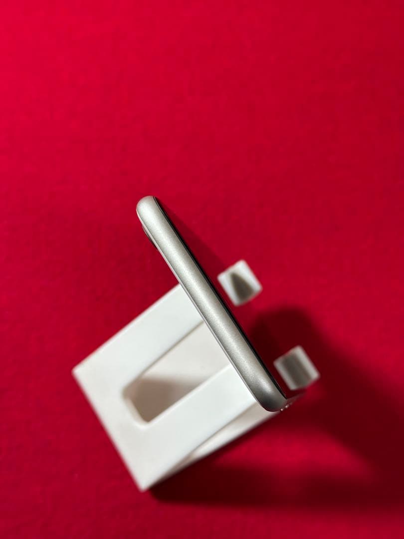 【6065】iPhone SE3第3世代スターライト 64GB simフリー