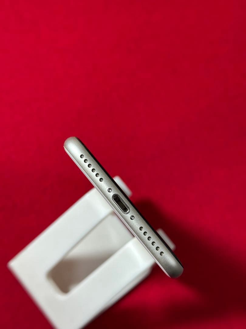 【6065】iPhone SE3第3世代スターライト 64GB simフリー