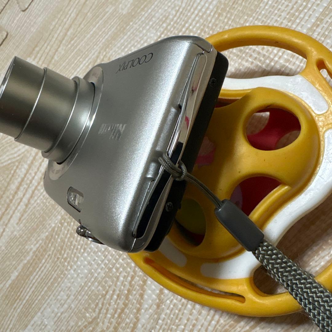 Nikon COOLPIX S3300 デジタルカメラ 16GBメモリーカード付