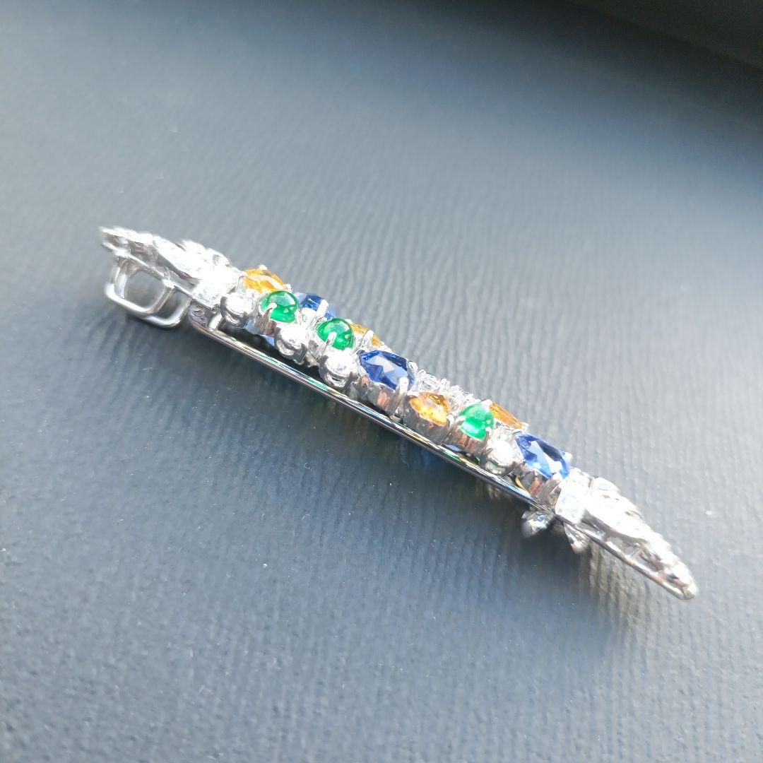 カラフルストーンの装飾ブローチ