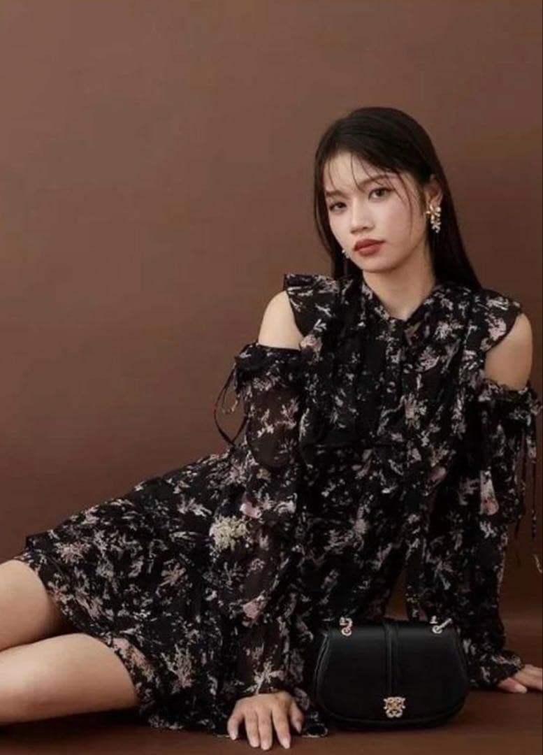 新品タグ付き　SNIDEL プリントフリルミニワンピース