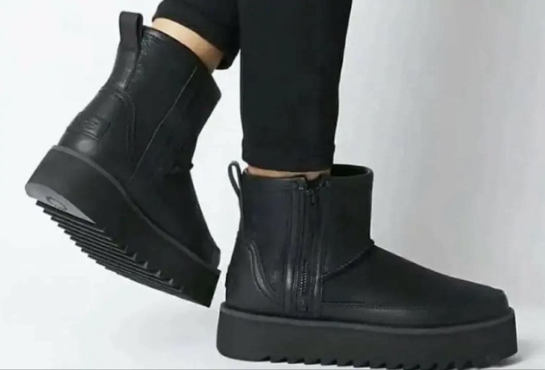 UGG クラシック リベル バイカーミニ 23.0 ブーツ