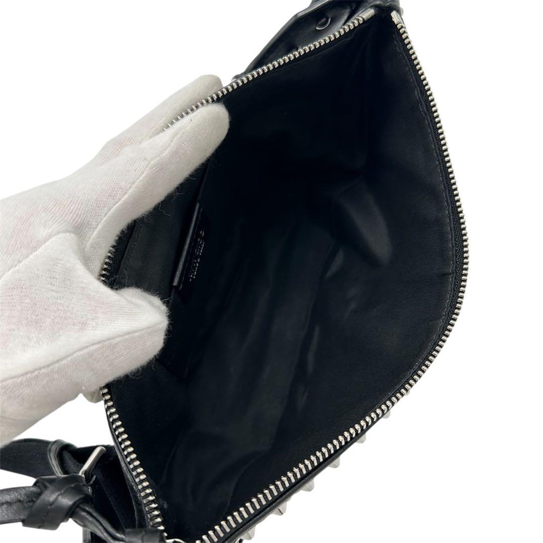 極美品 ジミーチュウ ボディバッグ スタッズ JCロゴ レザー 三日月 ムーン