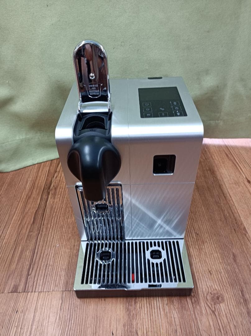 都《XXAXN》ネスプレッソ　プロ　コーヒーメーカーエスプレッソ　F456PR