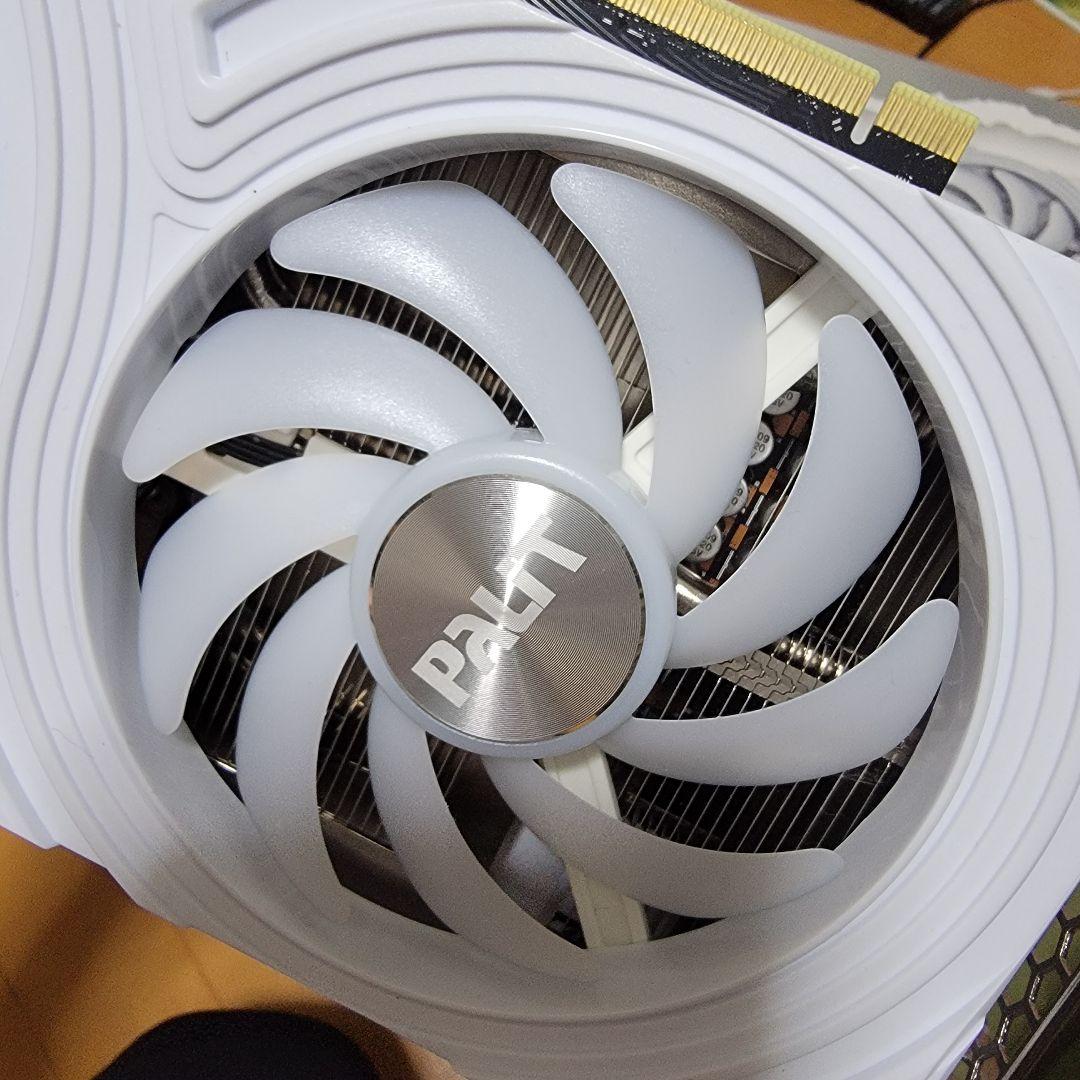 PALIT GeForce RTX 4070 12GB ホワイト