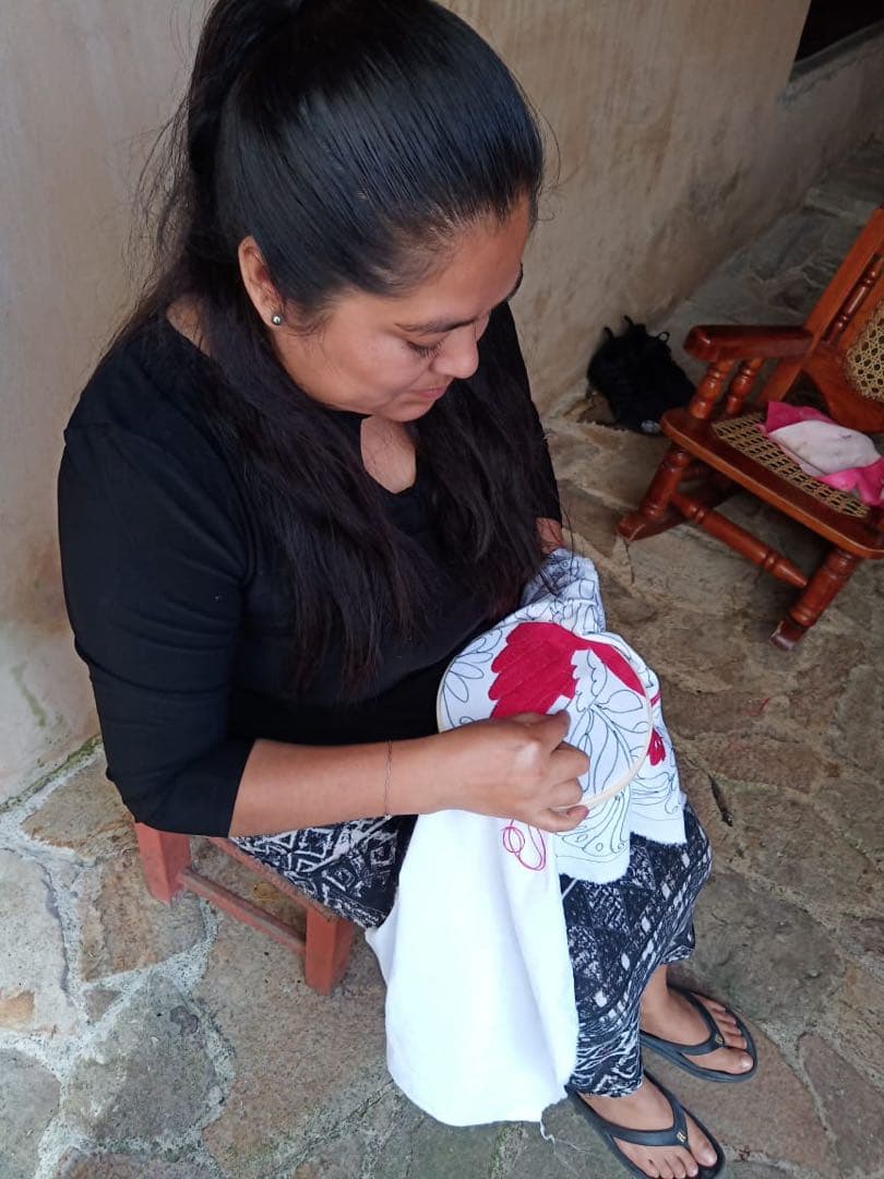 メキシコの伝統的なテナンゴ刺繍 クッションカバー