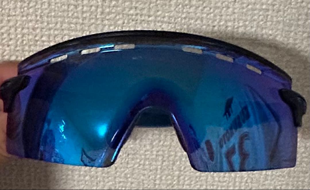 Oakley サングラス 青紫色レンズ