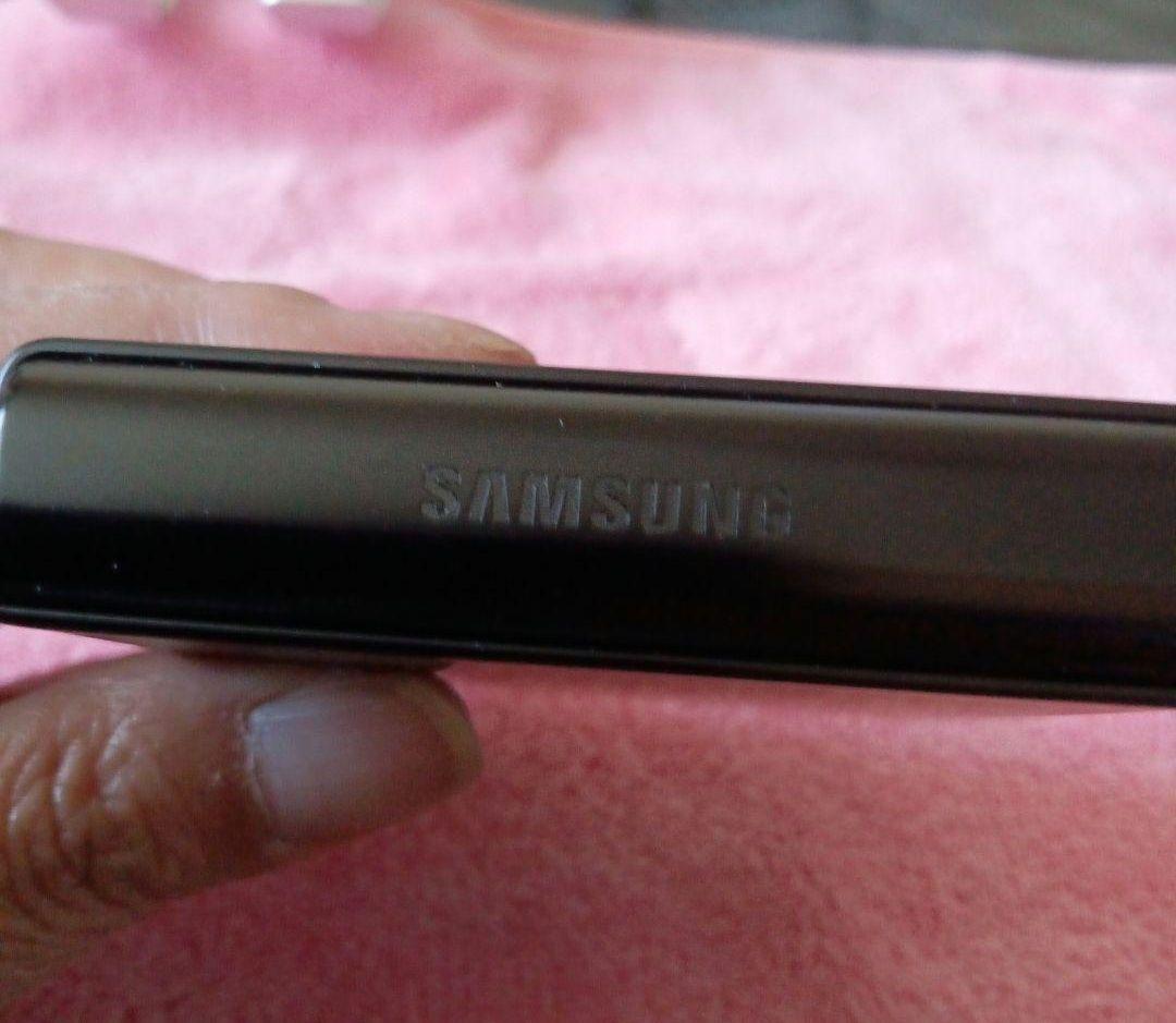 Samsung Galaxy Z Flip3ブラック 折りたたみ式