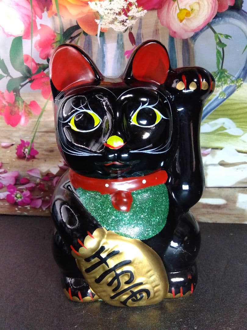 とても可愛い黒猫の招き猫 貯金箱。mykkzmまとめ売り4個。